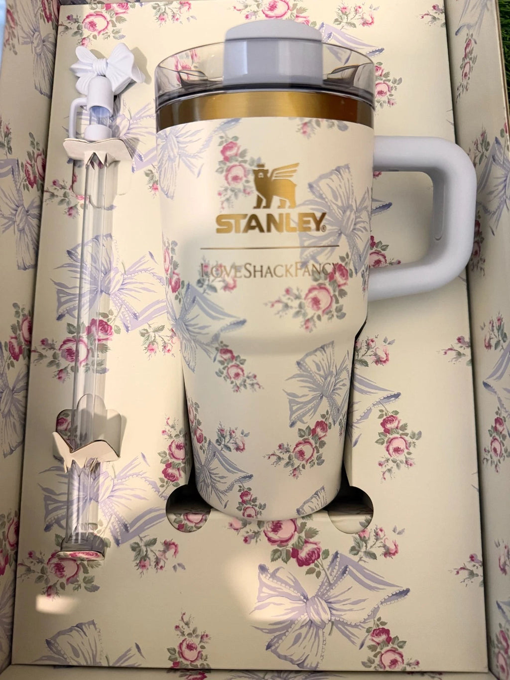 Stanley x LoveShackFancy Holiday Quencher FlowState Tumbler 20oz – Rosa Beaux Blue – Limited Edition – New – Fast Shipping