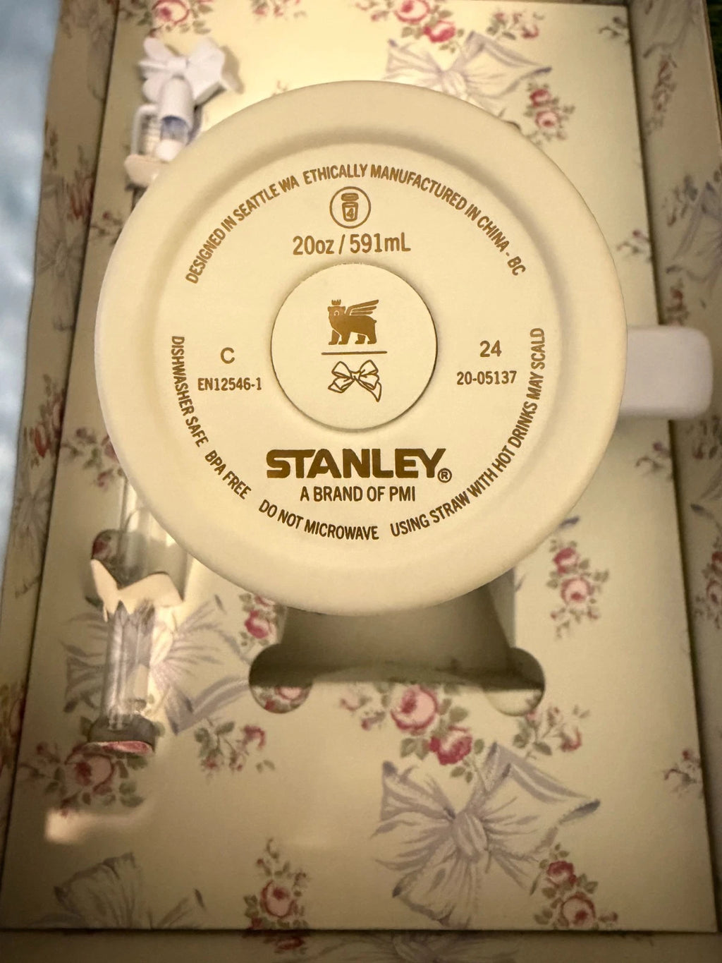 Stanley x LoveShackFancy Holiday Quencher FlowState Tumbler 20oz – Rosa Beaux Blue – Limited Edition – New – Fast Shipping